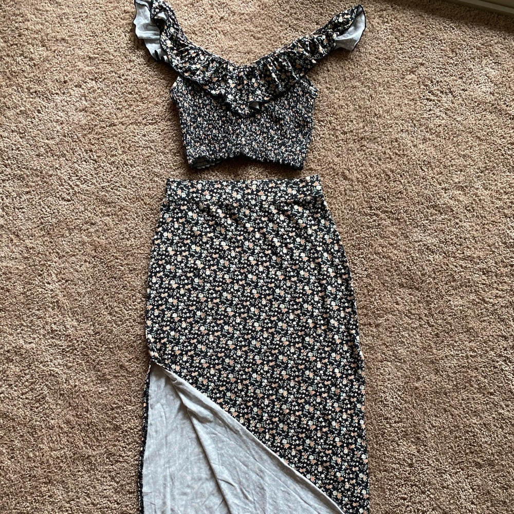 Two piece high rise skirt and crop top!